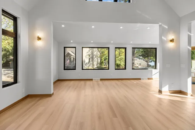 $799,900 | 637 1st Street, Delafield, WI 53018