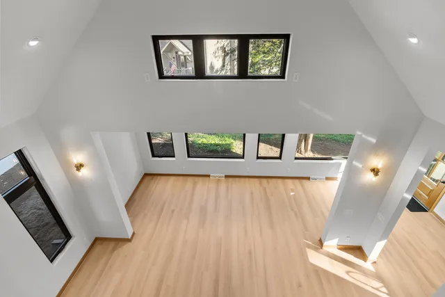 $799,900 | 637 1st Street, Delafield, WI 53018