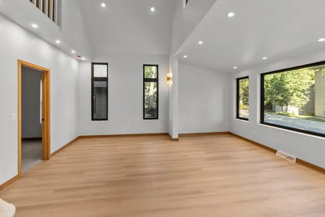 $799,900 | 637 1st Street, Delafield, WI 53018