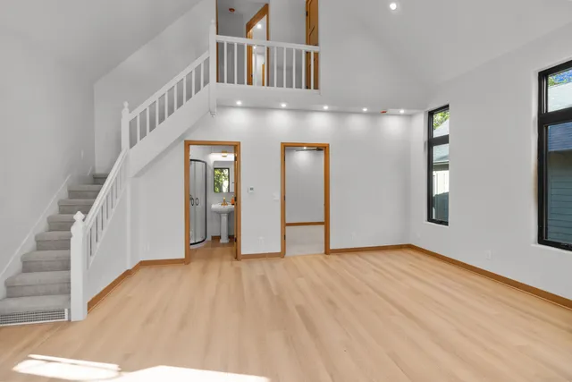 $799,900 | 637 1st Street, Delafield, WI 53018