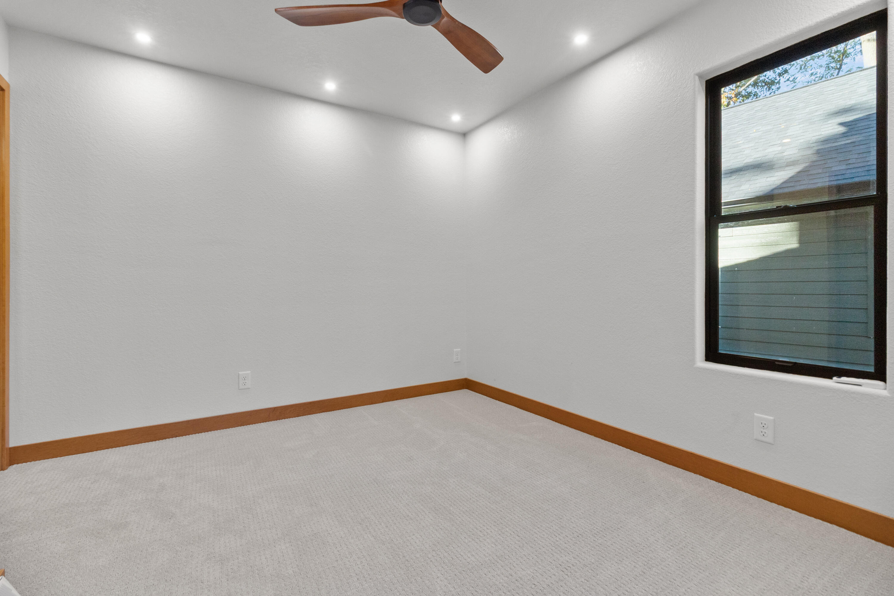 637 1st Street Delafield, WI 53018 - Photo 27 of 55 BR 1