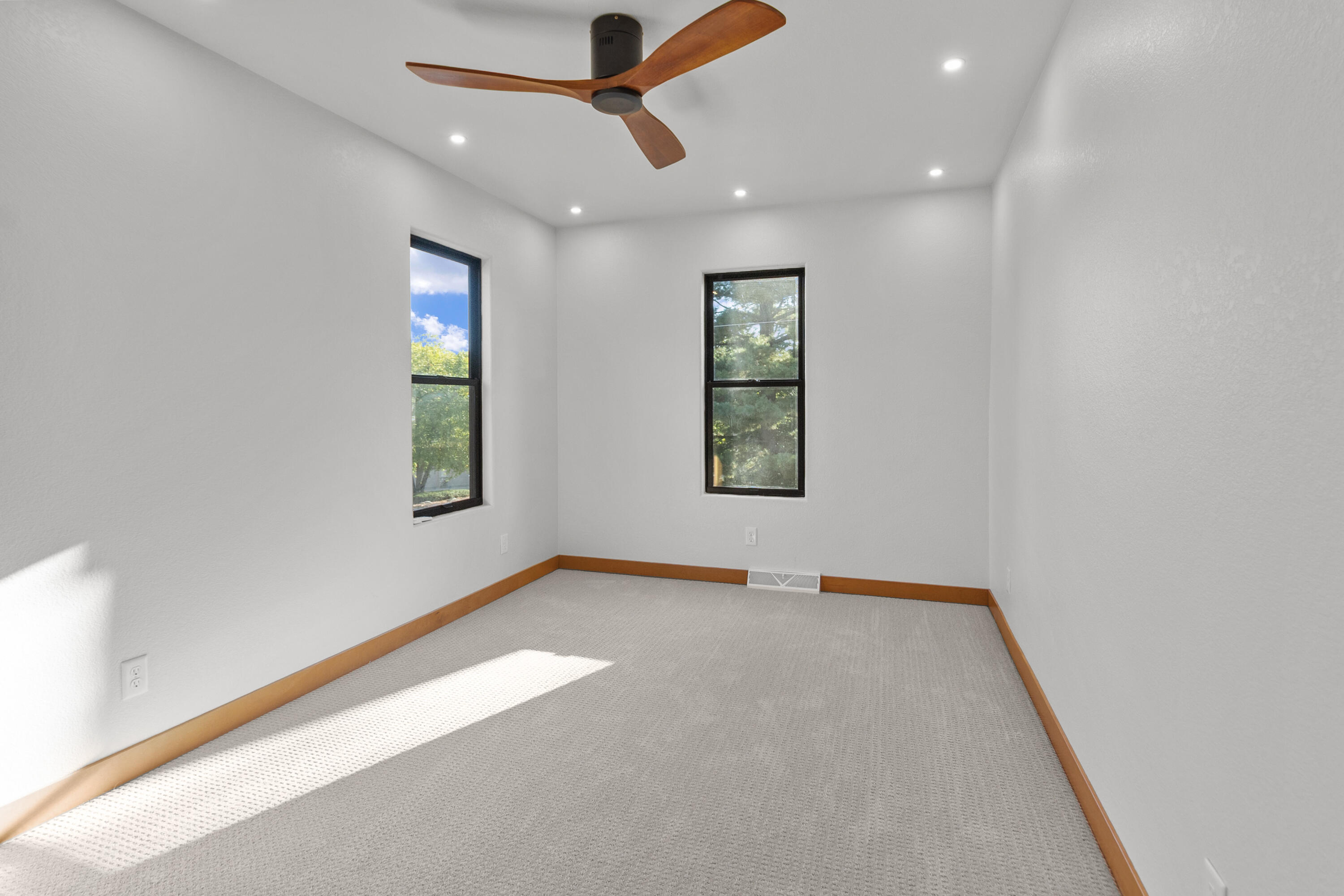 637 1st Street Delafield, WI 53018 - Photo 29 of 55 BR 2