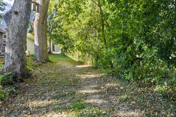 $724,900 | 637 1st Street, Delafield, WI 53018