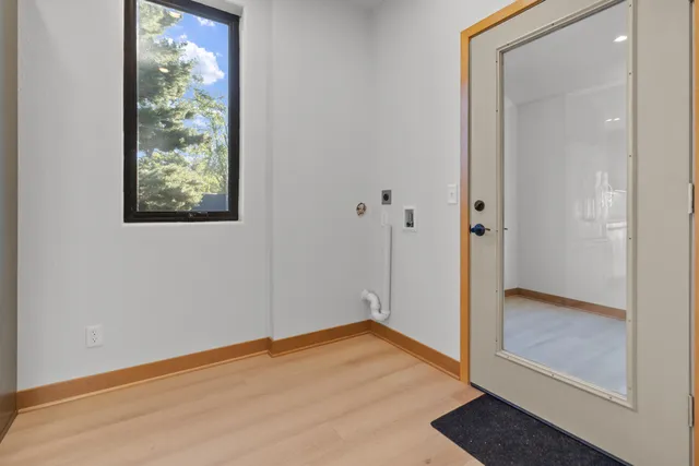 $799,900 | 637 1st Street, Delafield, WI 53018