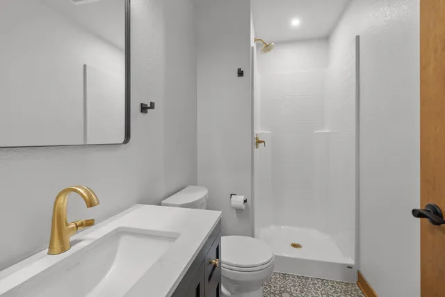 $799,900 | 637 1st Street, Delafield, WI 53018