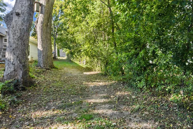 $799,900 | 637 1st Street, Delafield, WI 53018