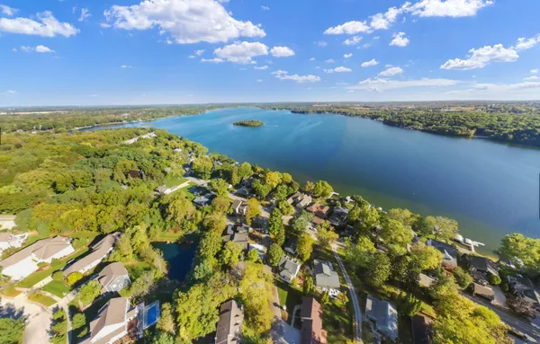$724,900 | 637 1st Street, Delafield, WI 53018