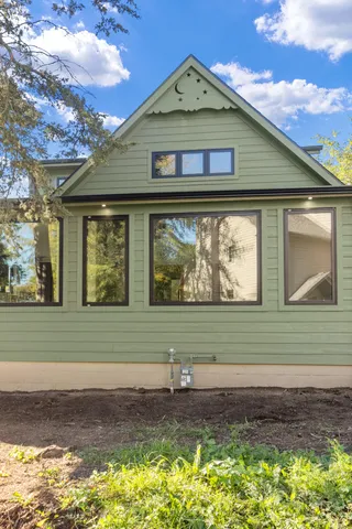 $799,900 | 637 1st Street, Delafield, WI 53018