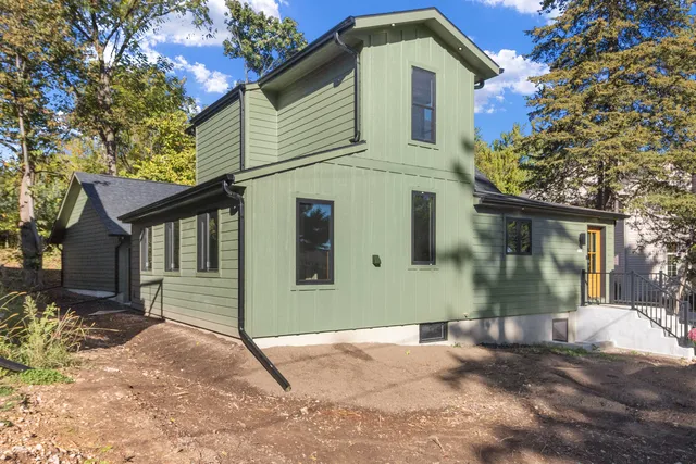 $799,900 | 637 1st Street, Delafield, WI 53018