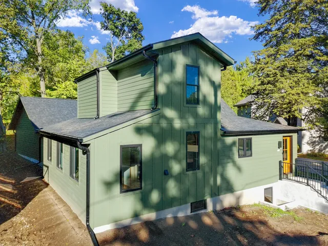 $799,900 | 637 1st Street, Delafield, WI 53018