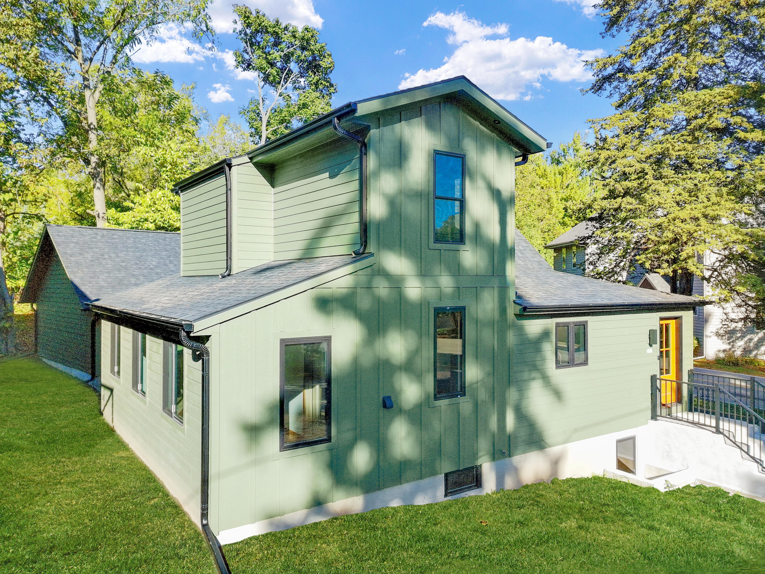 637 1st Street Delafield, WI 53018 - Photo 6 of 55 Virtually staged