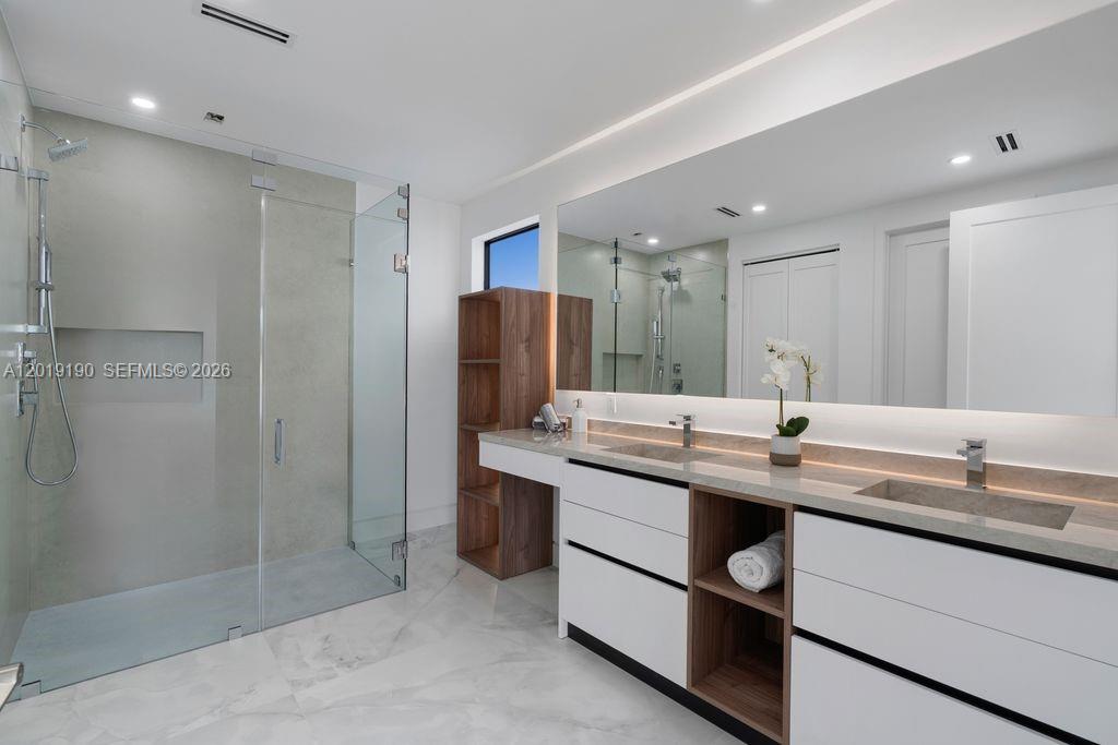 2265 Southwest 4th Street Miami, FL 33135 - Photo 16 of 37