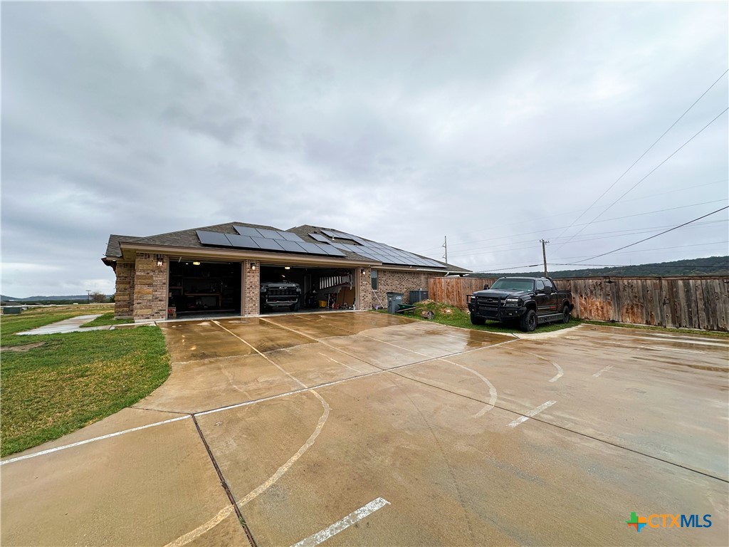 3533 Hooten Bend Kempner, TX 76539 - Photo 4 of 47 a car parked in front of a house with a yard