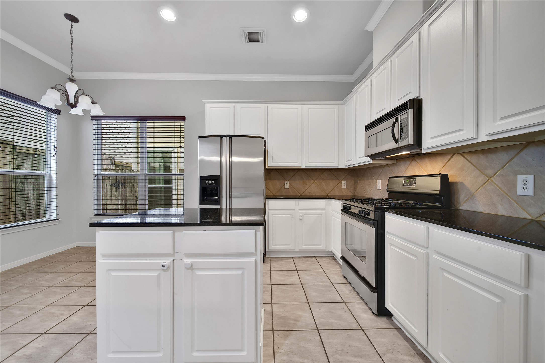 2618 Shady Acres Court Houston, TX 77008 - Photo 16 of 40