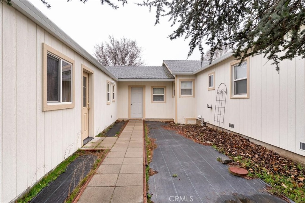 907 Ball Mountain Little Shasta Road Montague, CA 96064 - Photo 8 of 34 a view of a house with a yard