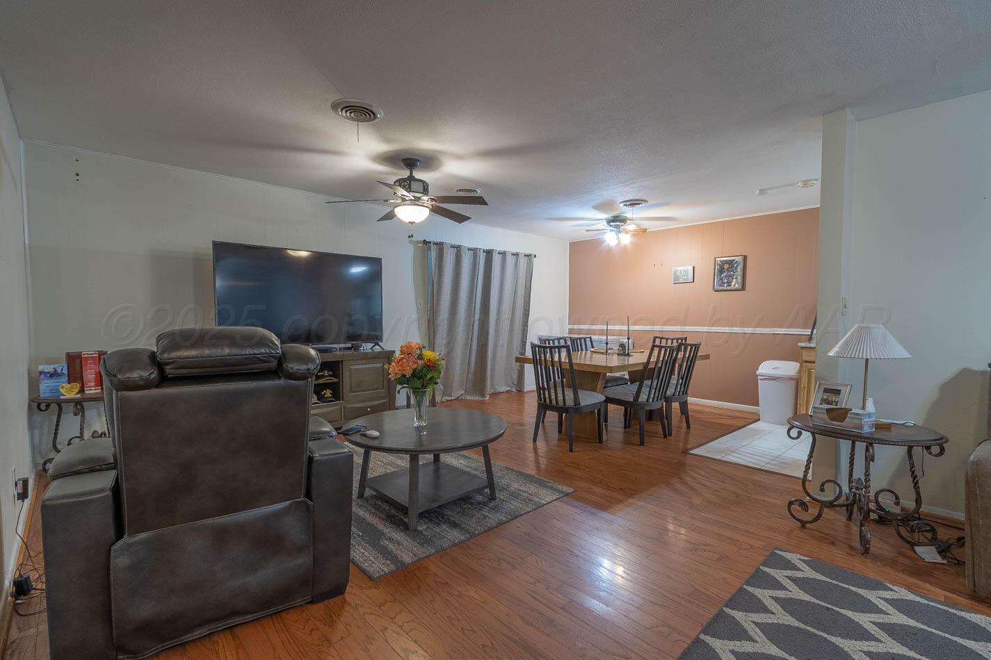 5126 Royce Drive Amarillo, TX 79110 - Photo 3 of 16 LIVING ROOM/DINING ROOM COMBO