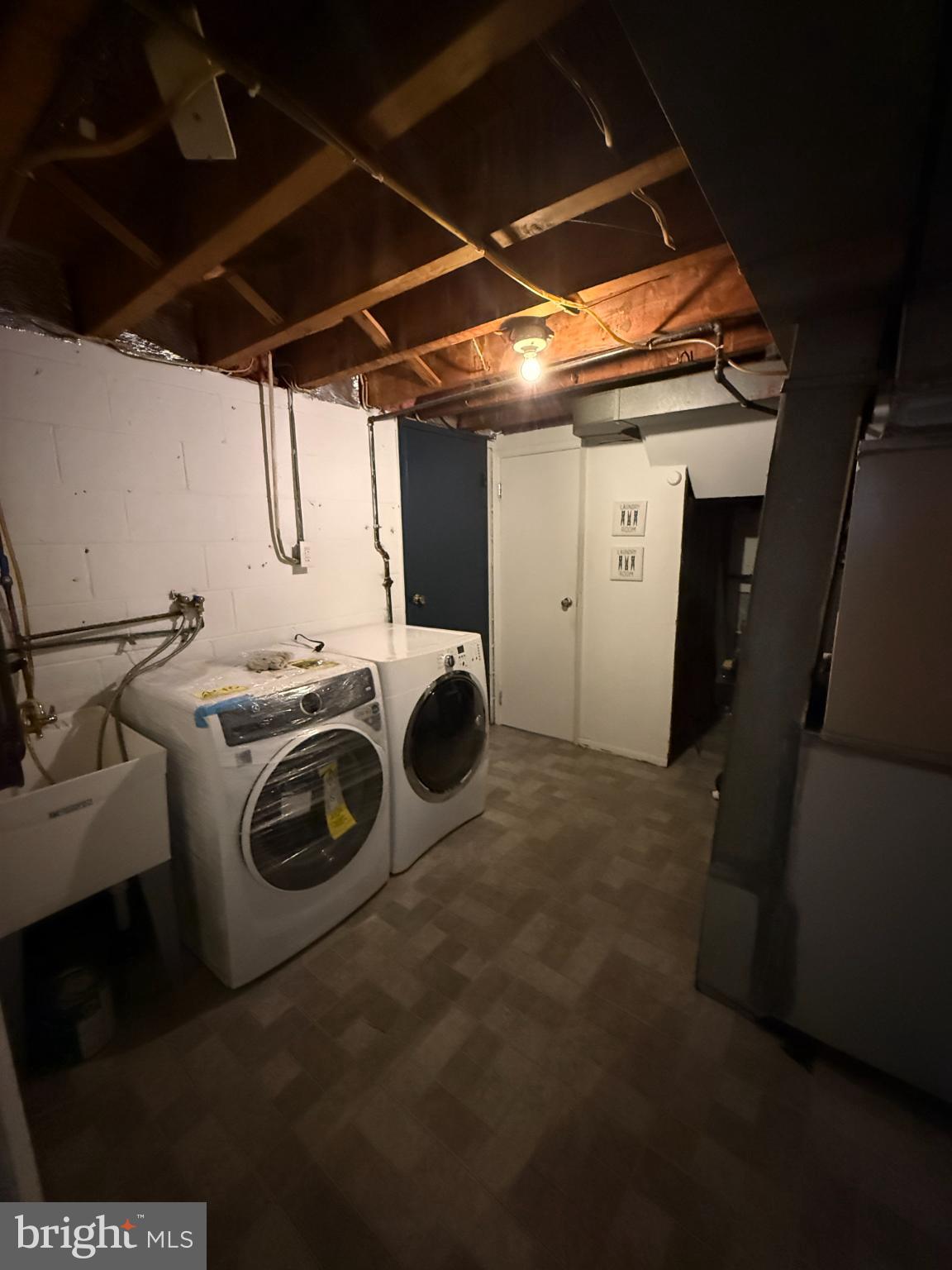 12789 Dunks Road Philadelphia, PA 19154 - Photo 16 of 23 a utility room with dryer and washer
