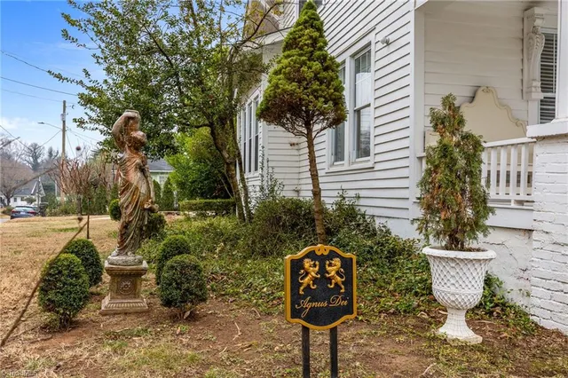 $339,900 | 501 West 2nd Avenue, Lexington, NC 27292