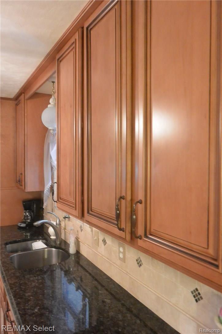 7058 Torrey Road Swartz Creek, MI 48473 - Photo 10 of 31 DSC_2196.JPG