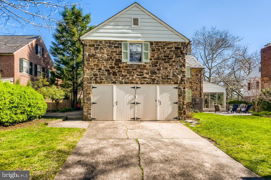 211 Upnor Road Baltimore, MD 21212 - Photo 6 of 27 garage and driveway