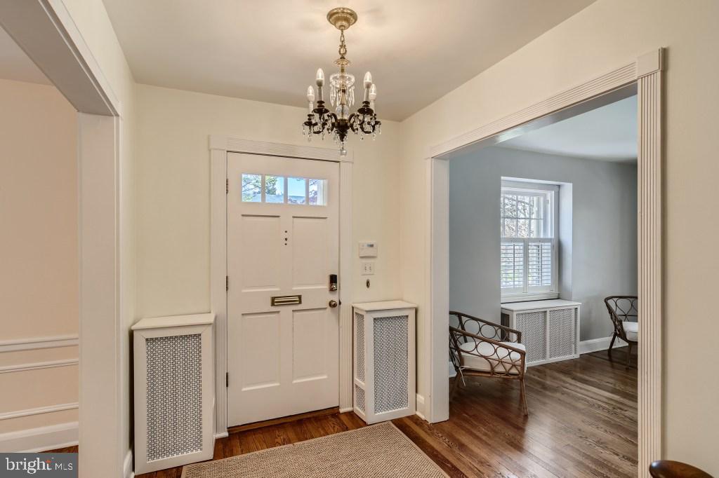 211 Upnor Road Baltimore, MD 21212 - Photo 8 of 27 front door from the hallway