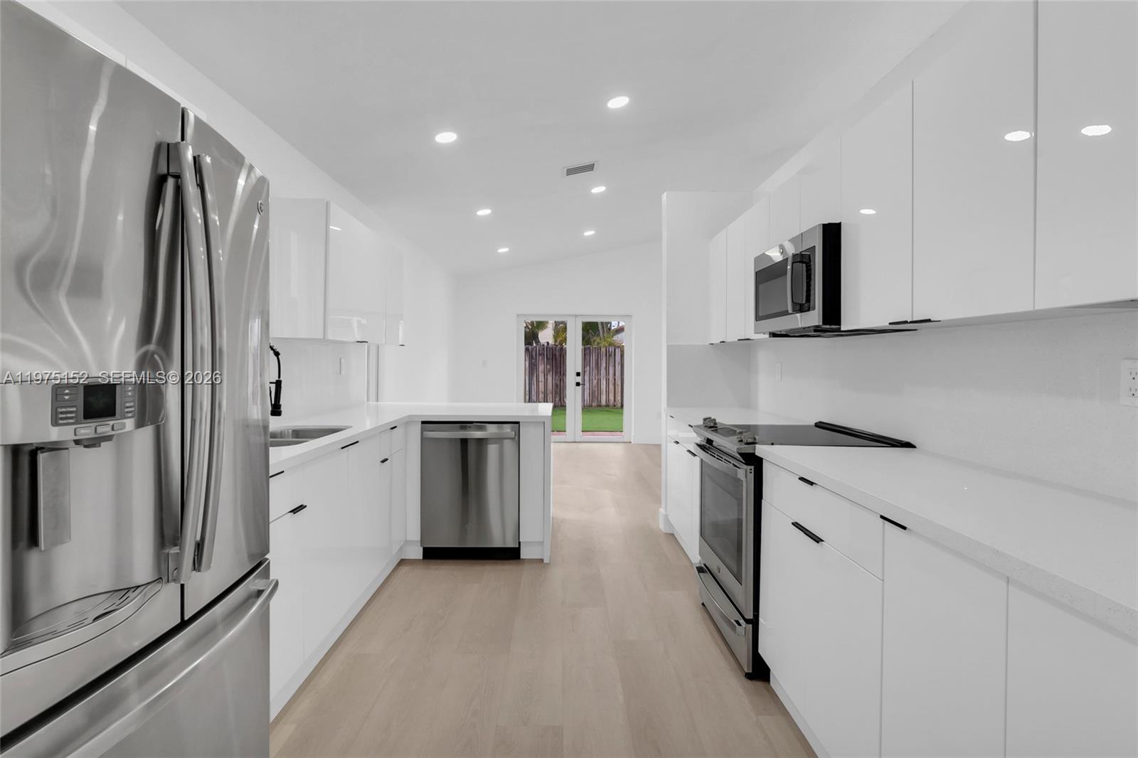 16333 Southwest 68th Terrace Miami, FL 33193 - Photo 5 of 32