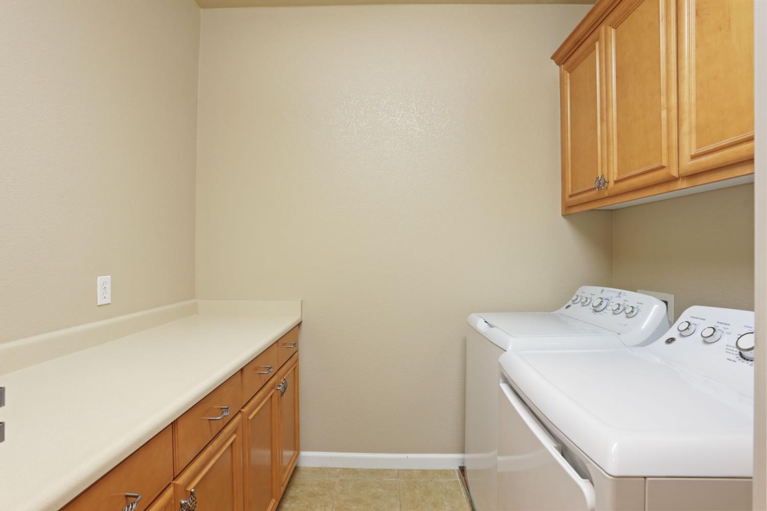 5948 Pebblestone Way Stockton, CA 95219 - Photo 33 of 46 a utility room with dryer and washer