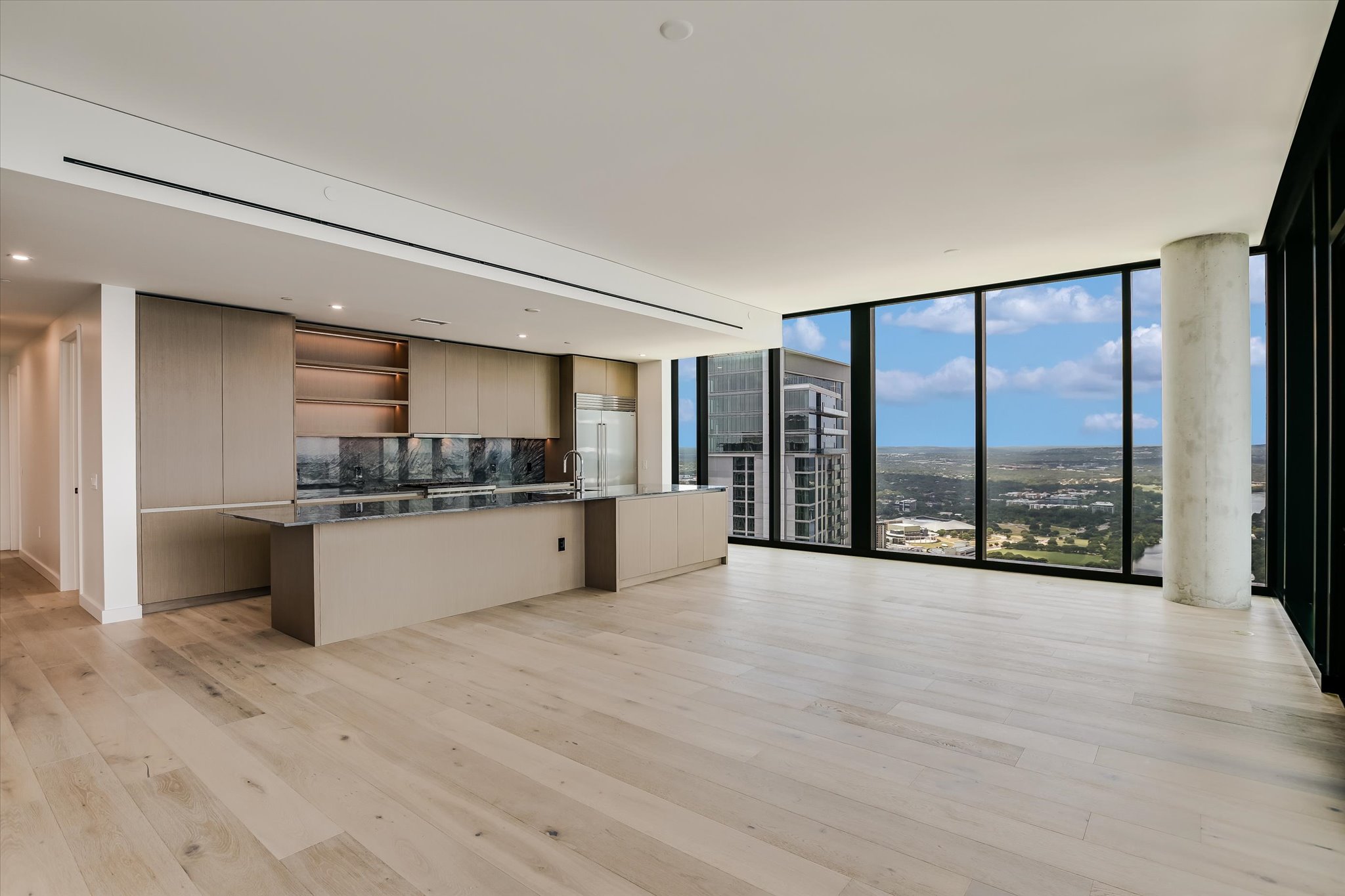 610 Davis Street, Unit 4704 Austin, TX 78701 - Photo 5 of 40 a large living room with a large window