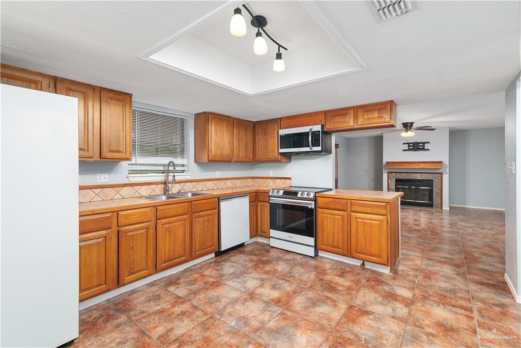 1712 Oaks Road Edinburg, TX 78539 - Photo 7 of 26 Gallery Image 7
