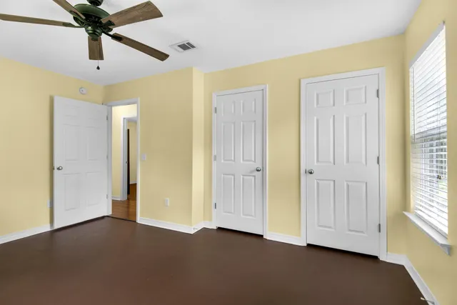a view of empty room with ceiling fan