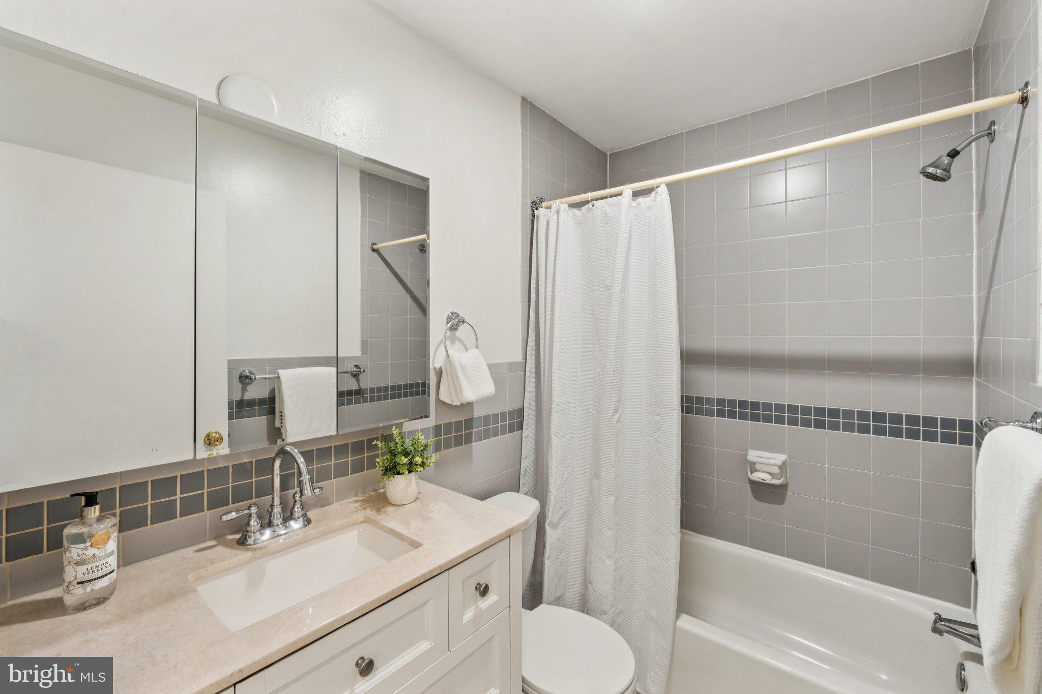 9118 Bradford Road Silver Spring, MD 20901 - Photo 9 of 24