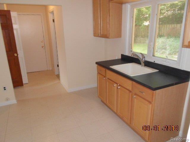 5970 Paint Valley Drive Rochester, MI 48306 - Photo 6 of 13 1st Flr Laund Rm