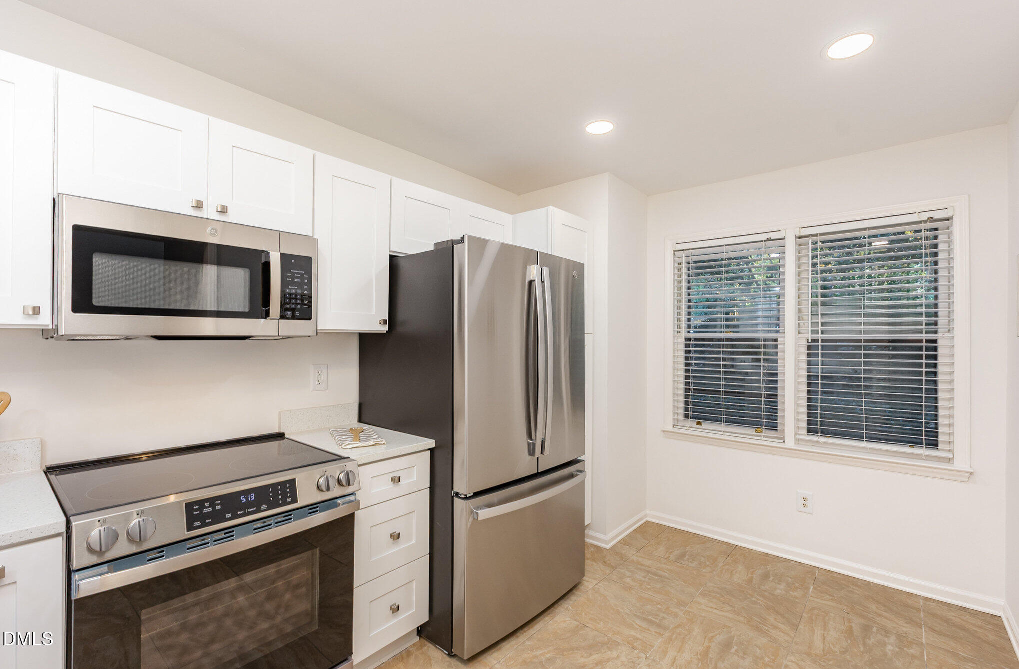 403 Broad Leaf Circle Raleigh, NC 27613 - Photo 8 of 18 008_cj4a2738-edit_298