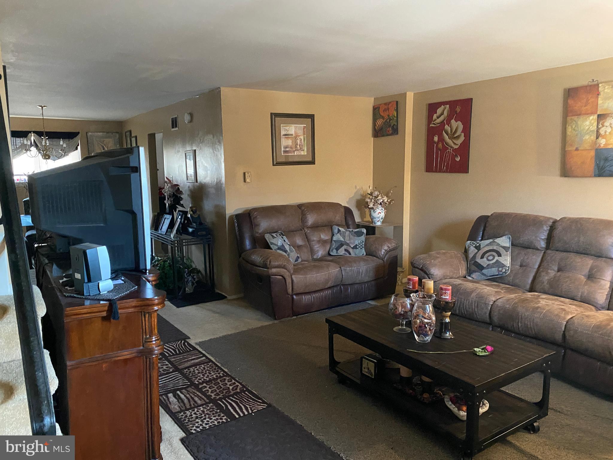 1327 Rainer Road Brookhaven, PA 19015 - Photo 2 of 16