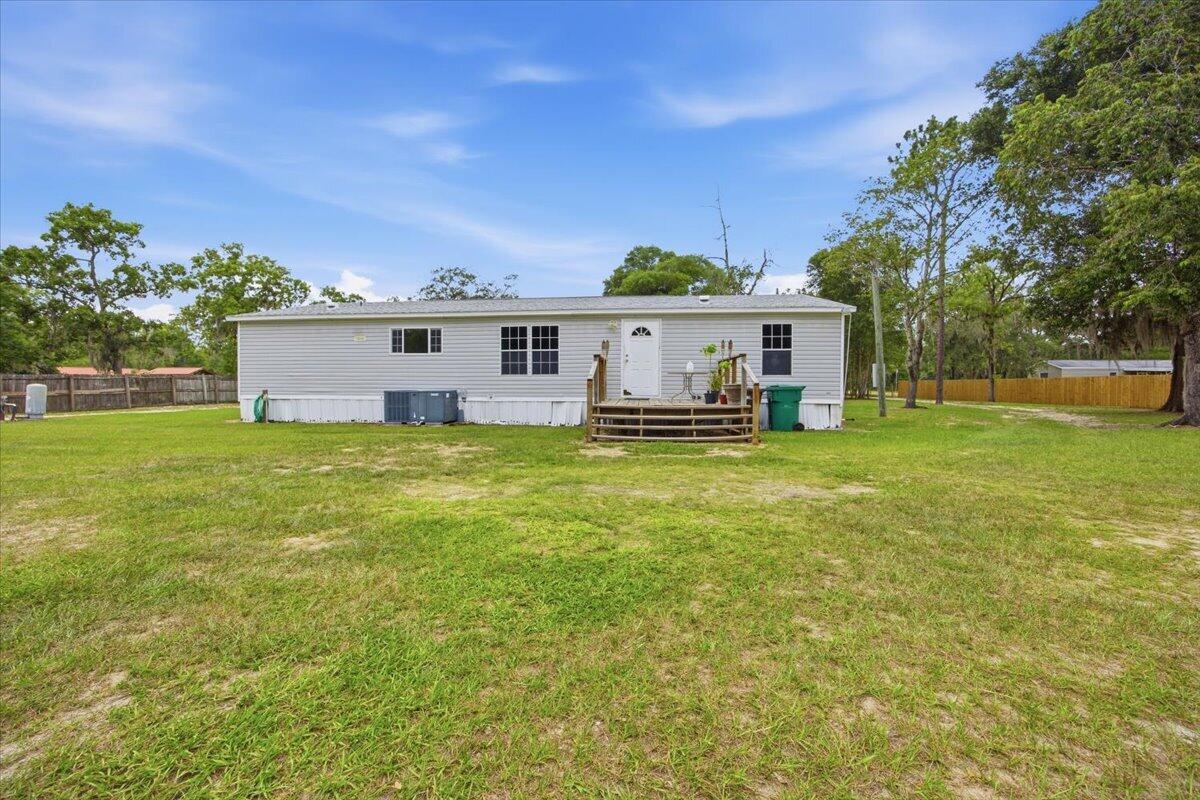 194 Keuka Road Interlachen, FL 32148 - Photo 15 of 22 15-Exterior Back