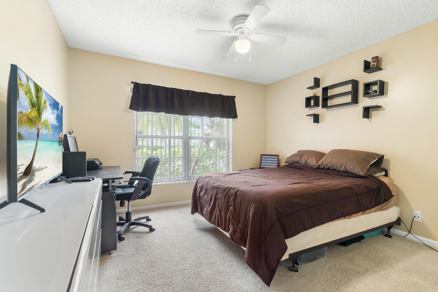 10946 Crescendo Circle Boca Raton, FL 33498 - Photo 32 of 59 10946 Crescendo Cir-large-010-010-DSC732