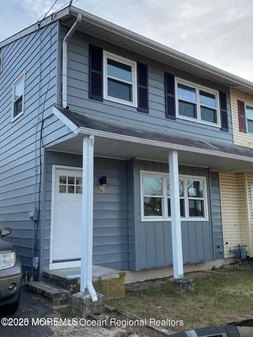 a view of front of a house