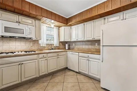 $395,000 | 5228 Meadowdale Street, Metairie, LA 70006