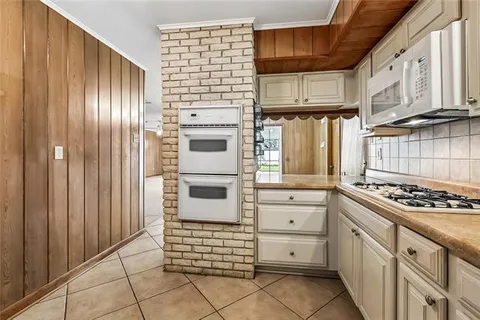 $395,000 | 5228 Meadowdale Street, Metairie, LA 70006