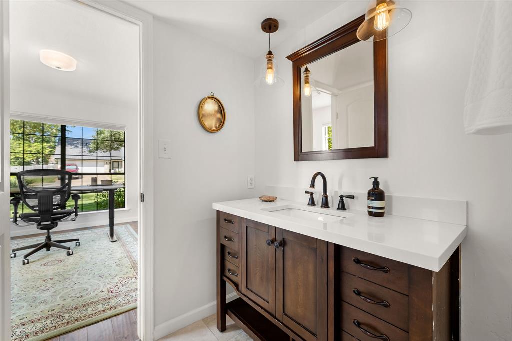 1729 Ryon Lane Round Rock, TX 78681 - Photo 12 of 27 Guest full bathroom on the first floor.