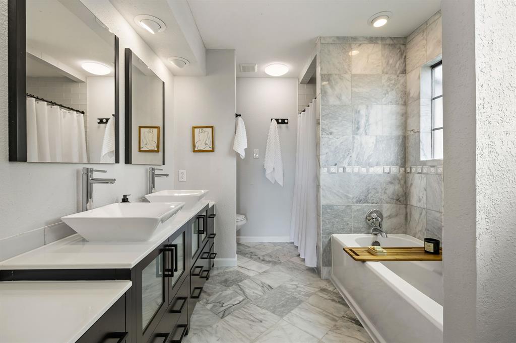 1729 Ryon Lane Round Rock, TX 78681 - Photo 16 of 27 Primary bathroom