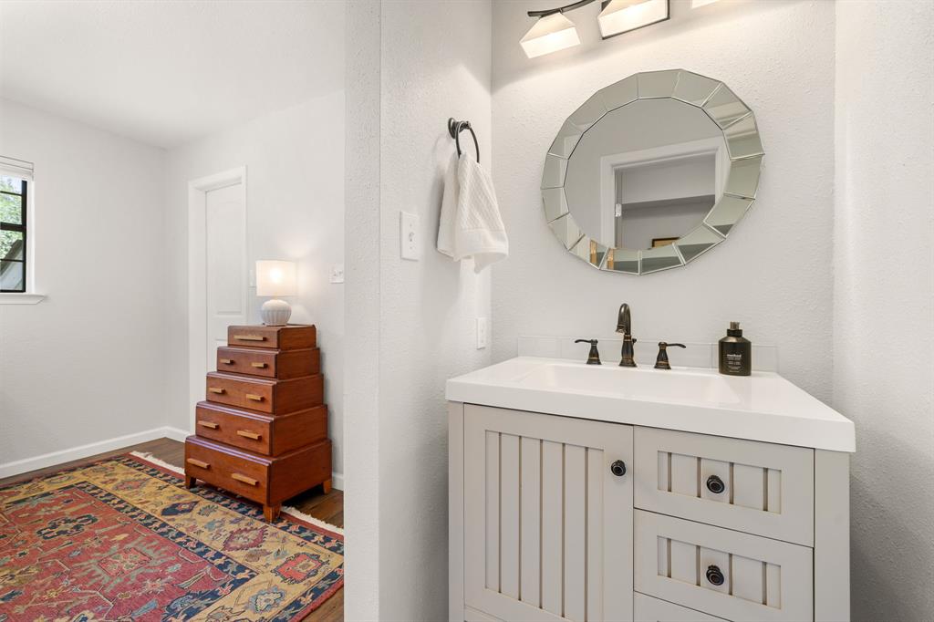 1729 Ryon Lane Round Rock, TX 78681 - Photo 23 of 27 Third full bathroom