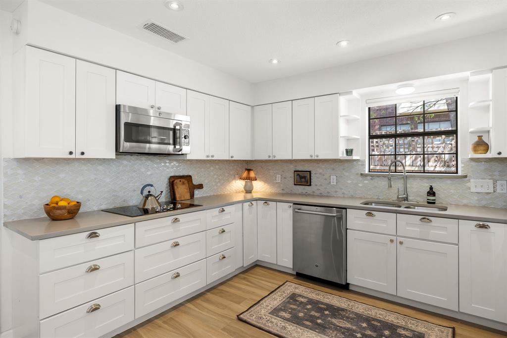 1729 Ryon Lane Round Rock, TX 78681 - Photo 5 of 27 Plenty of counter and storage space.