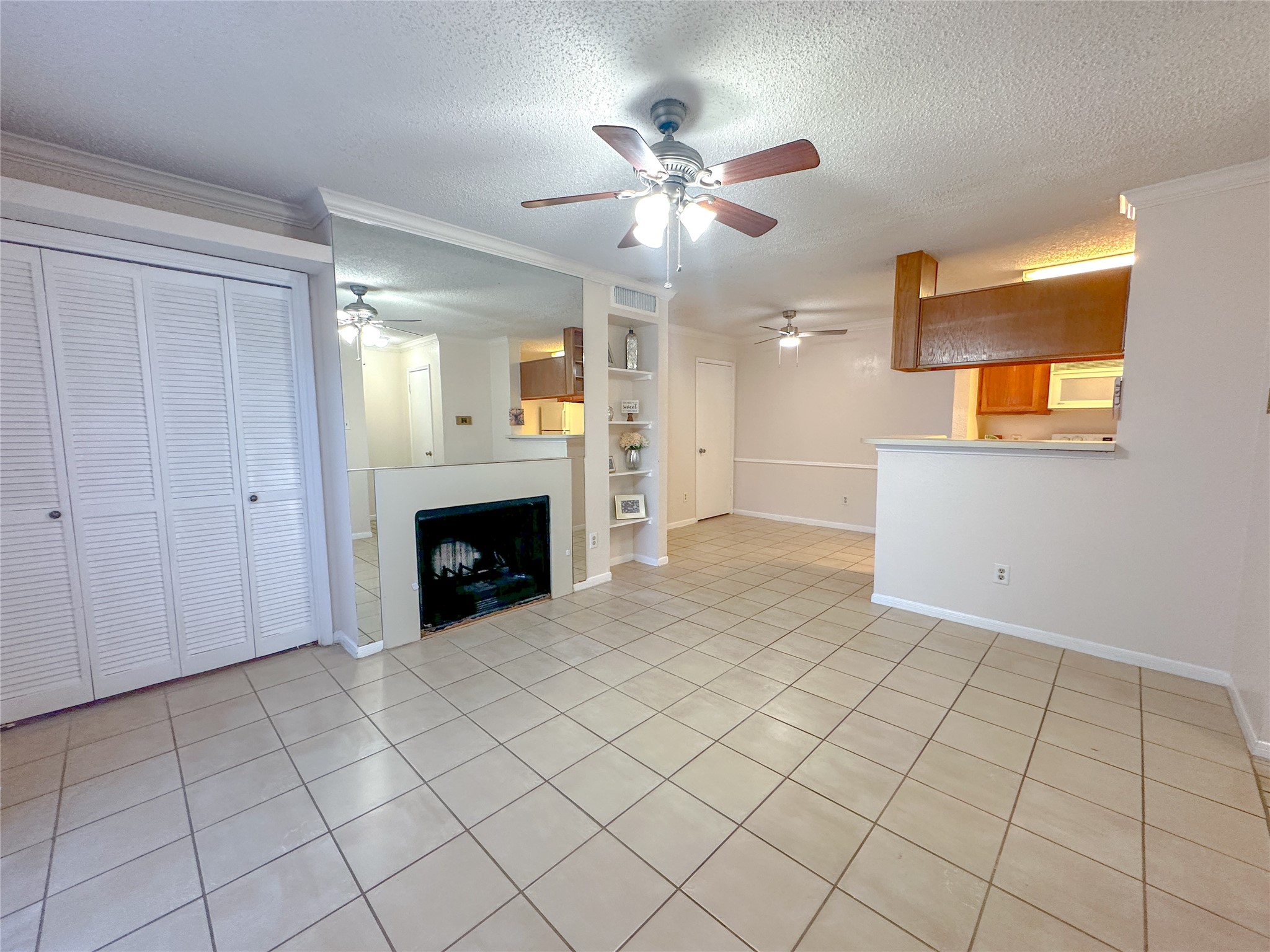 2121 Hepburn Street, Unit 1110 Houston, TX 77054 - Photo 3 of 22 The open layout flows into the kitchen, separated by a breakfast bar, and includes ceiling fans for comfort.