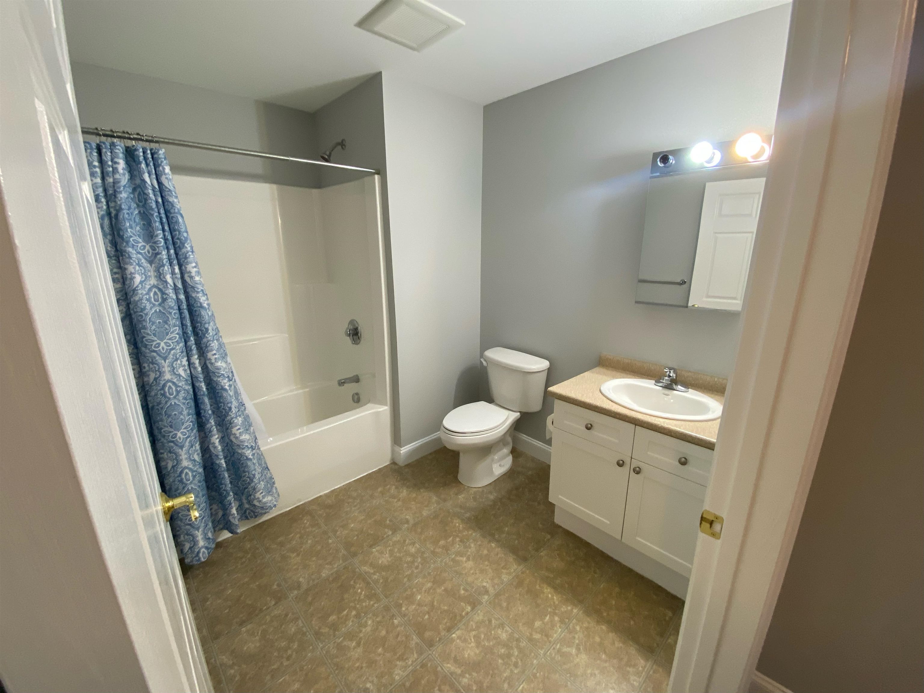 122 Coliseum Avenue, Unit 201 Nashua, NH 03063 - Photo 11 of 12