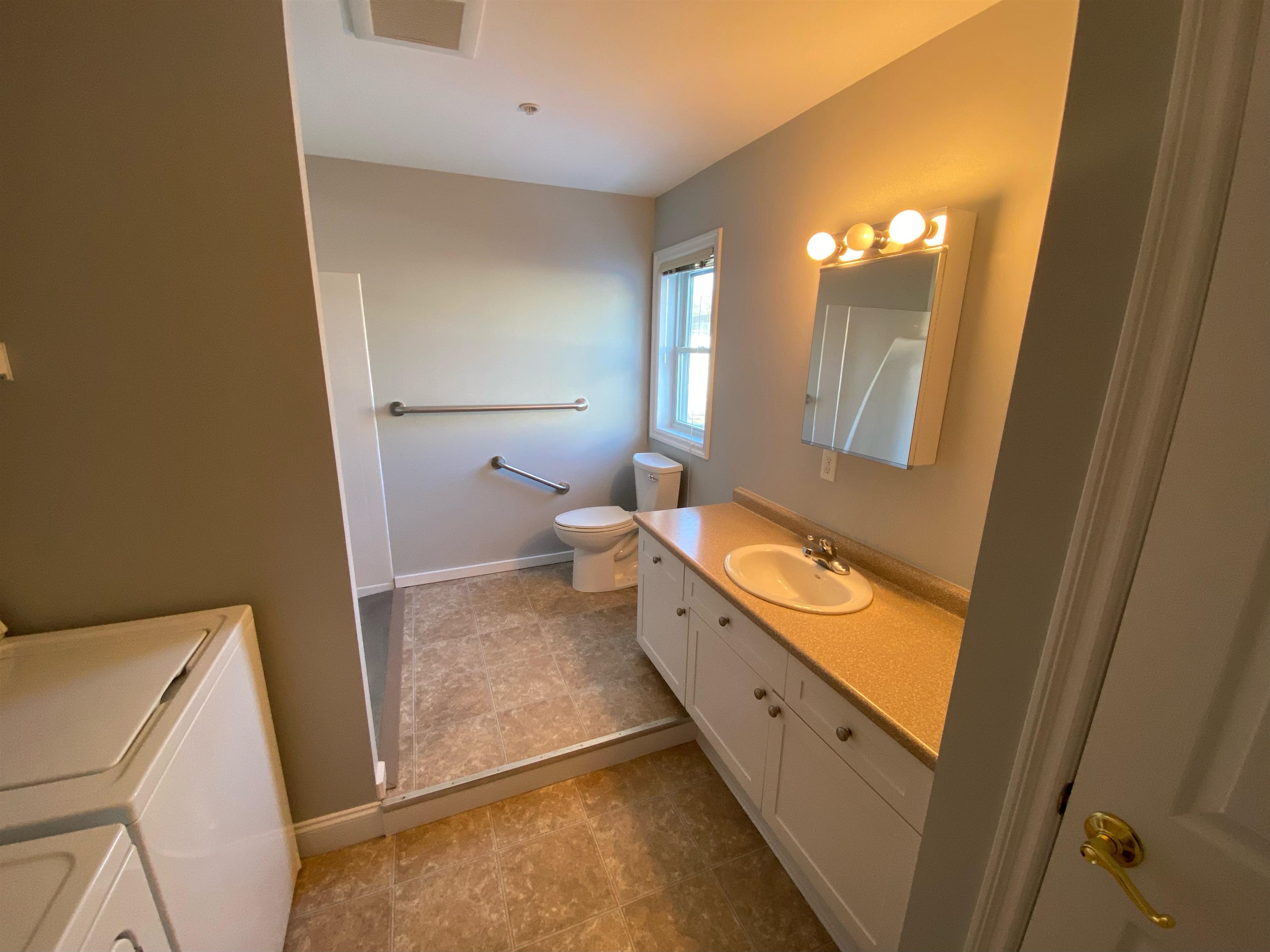 122 Coliseum Avenue, Unit 201 Nashua, NH 03063 - Photo 12 of 12