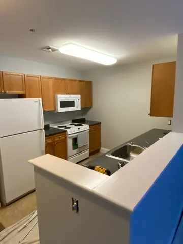 $1,995 | 122 Coliseum Avenue, Unit 201, Nashua, NH 03063