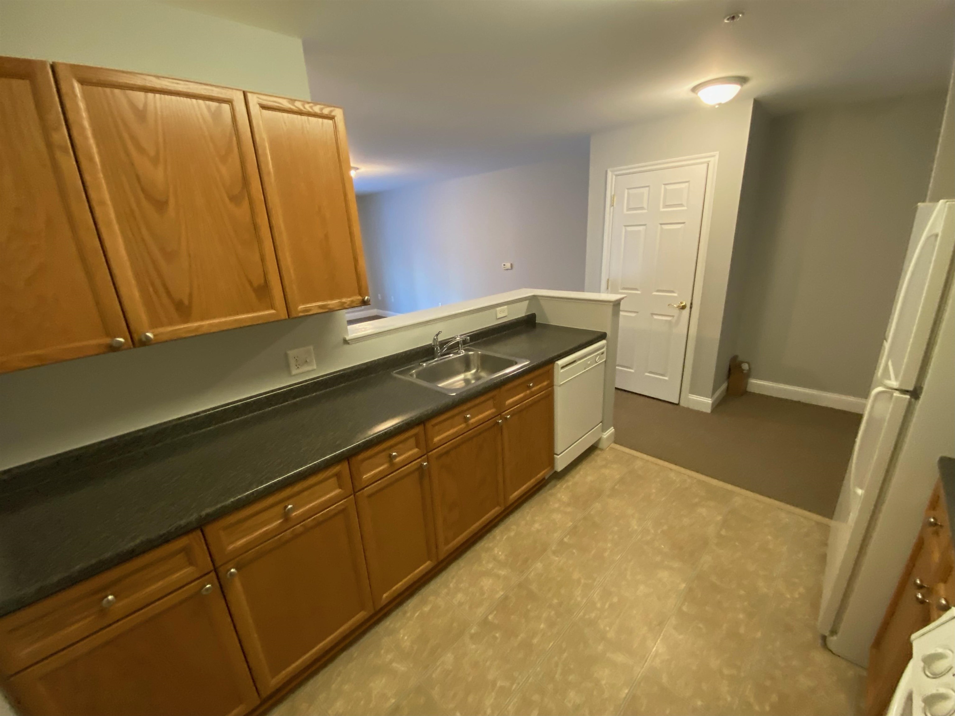 122 Coliseum Avenue, Unit 201 Nashua, NH 03063 - Photo 3 of 12