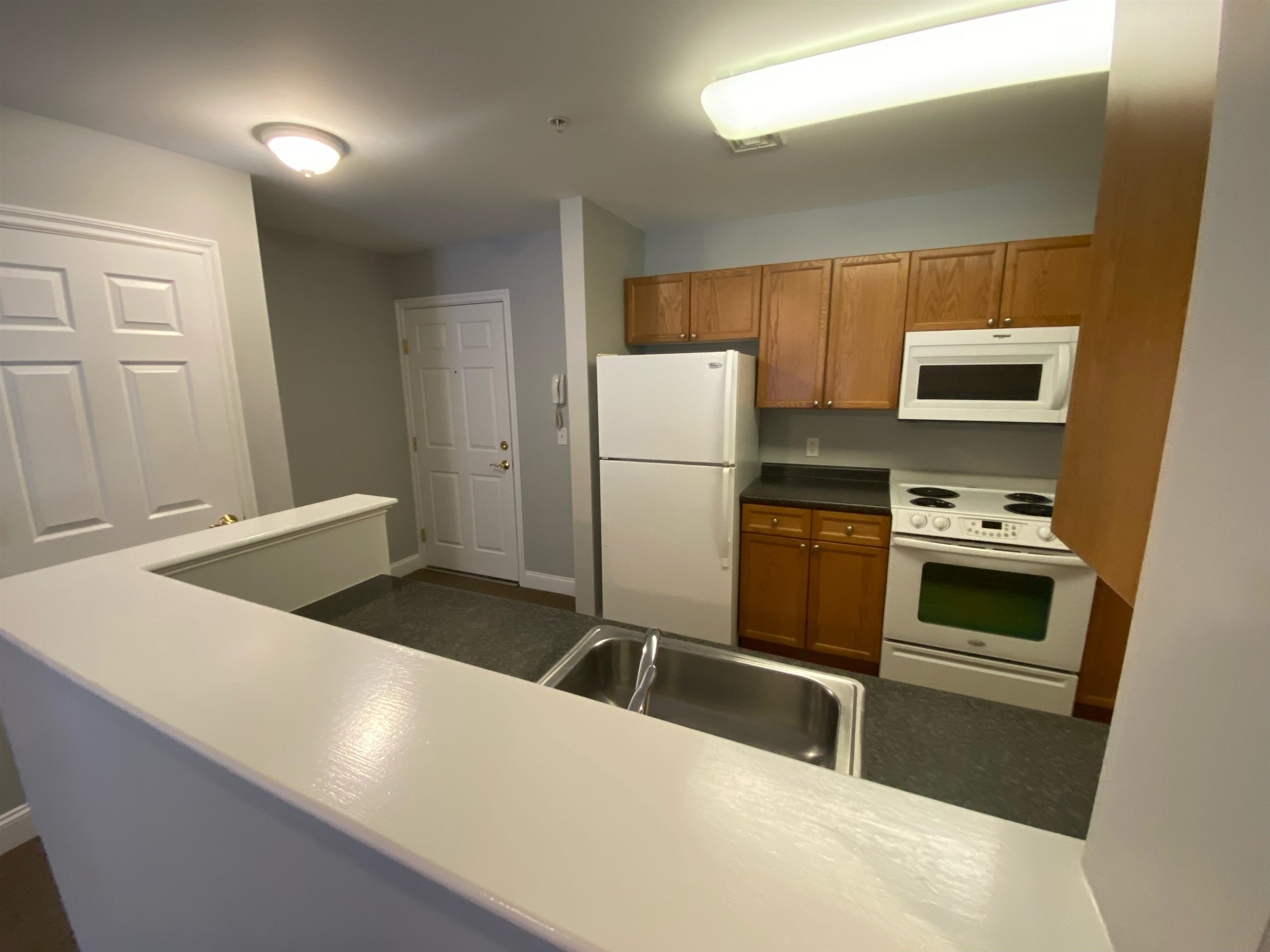 122 Coliseum Avenue, Unit 201 Nashua, NH 03063 - Photo 4 of 12