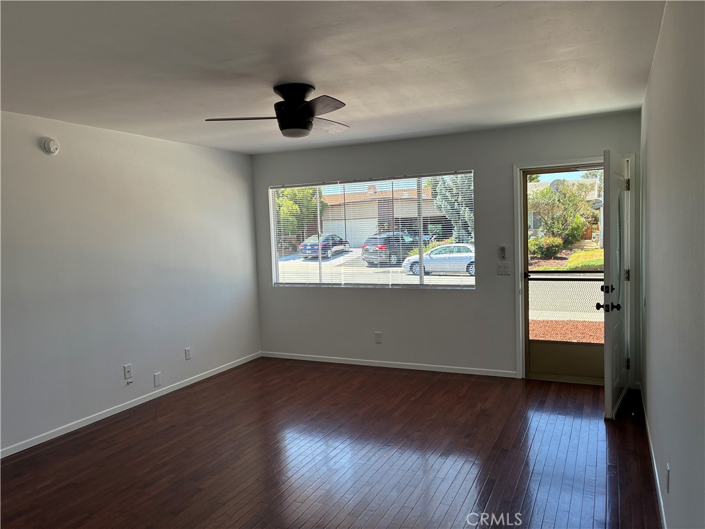 517 Queenanne Road Paso Robles, CA 93446 - Photo 18 of 18 Living room has gorgeous flooring, freshly painted, ceiling fan & new blinds. The floor plan is open and airy throughout.